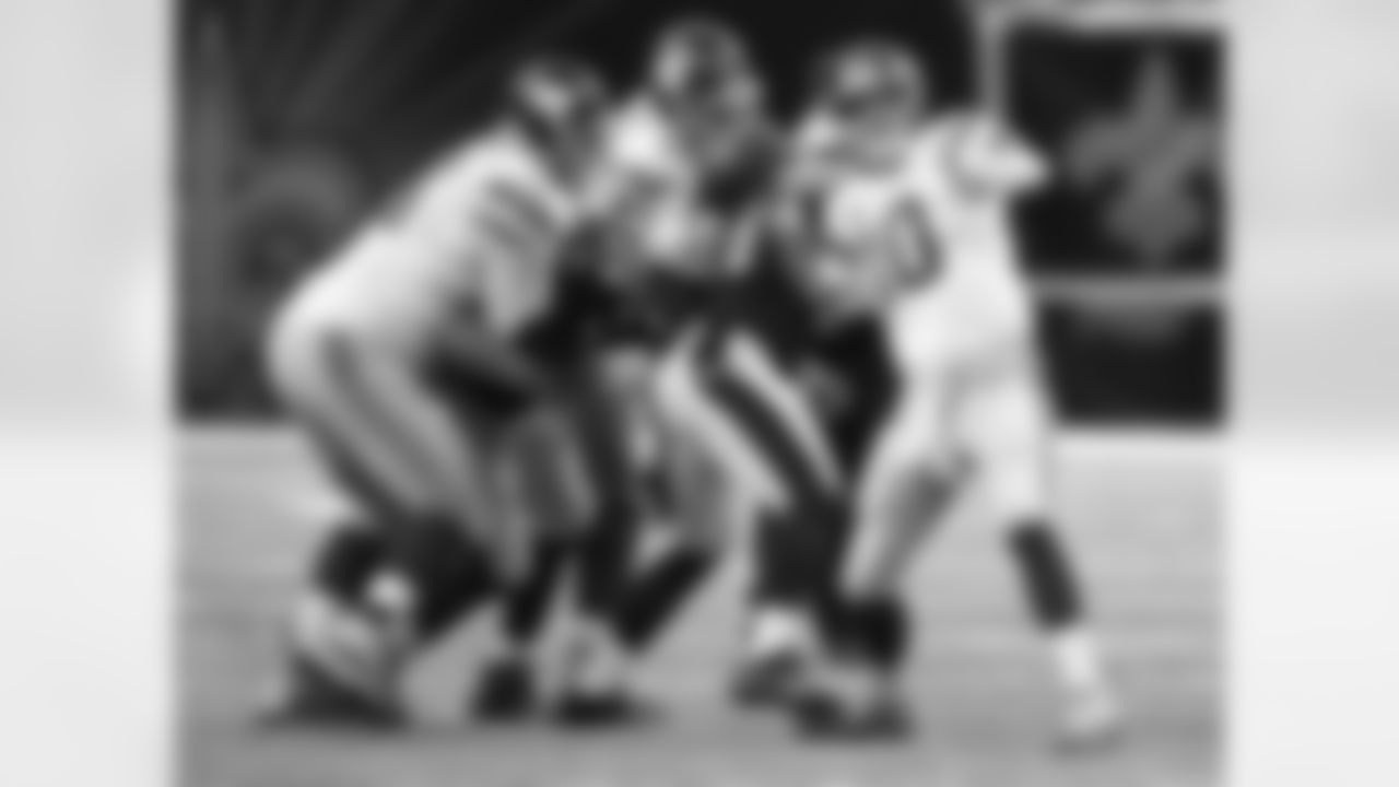 New York Giants quarterback Eli Manning (10) sets up to pass during an NFL game against the New Orleans Saints at the Mercedes Benz Superdome on November 1, 2015. Manning passed for 350 yards and six touchdowns. The Saints defeated the Texans 52-49. (Kevin Terrell via AP)