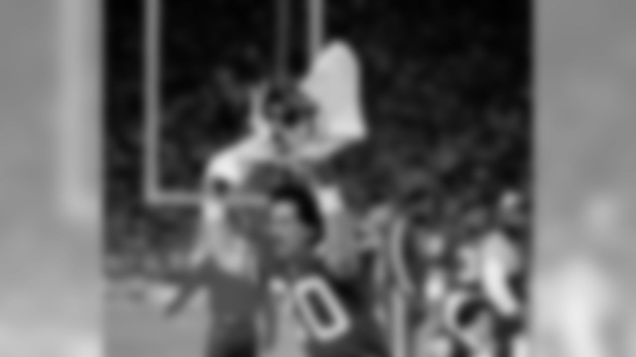 WR Phil McConkey 1984-1985, 1986-1988