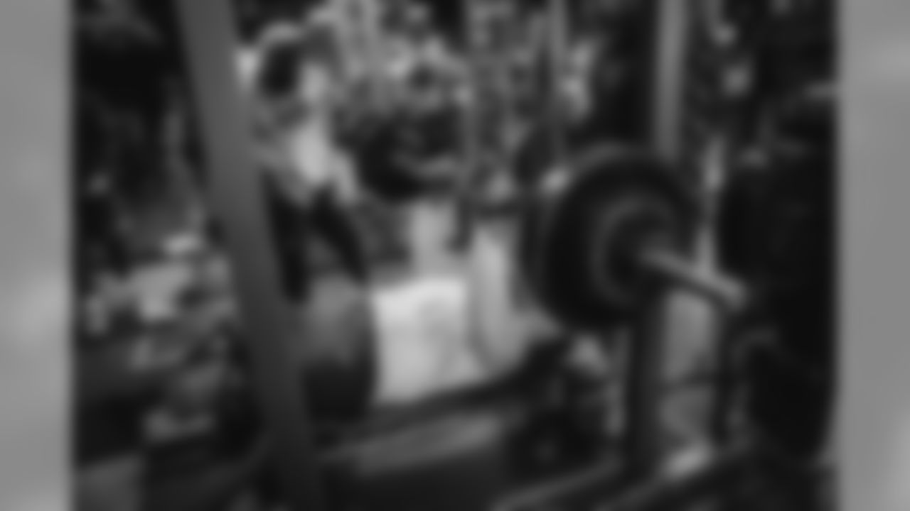 E_19_04015_PlayerWorkoutsDefense001