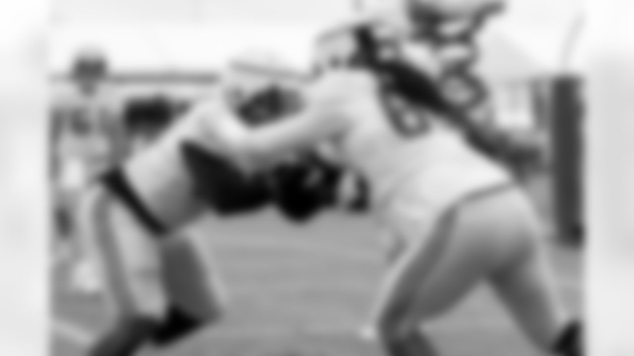 T Evan Neal (73), OL Devery Hamilton (62)