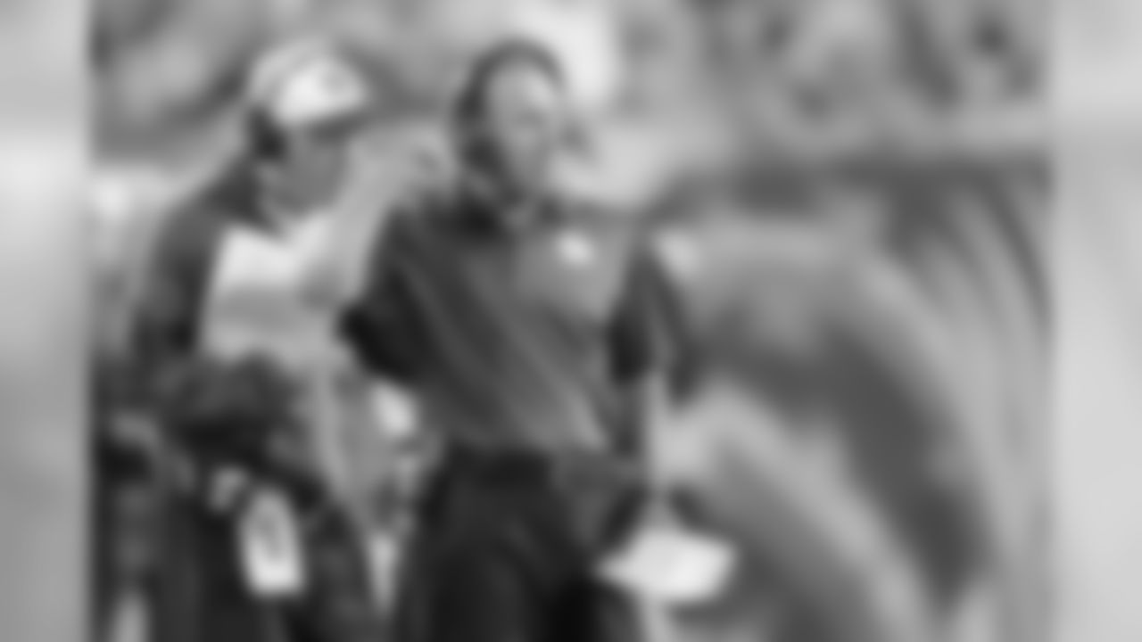 New York Giants defensive coordinator Steve Spagnuolo work the sideline in the first half of an NFL preseason football game against the New York Giants in Cincinnati, Friday, Aug. 14, 2015. (AP Photo/Gary Landers)