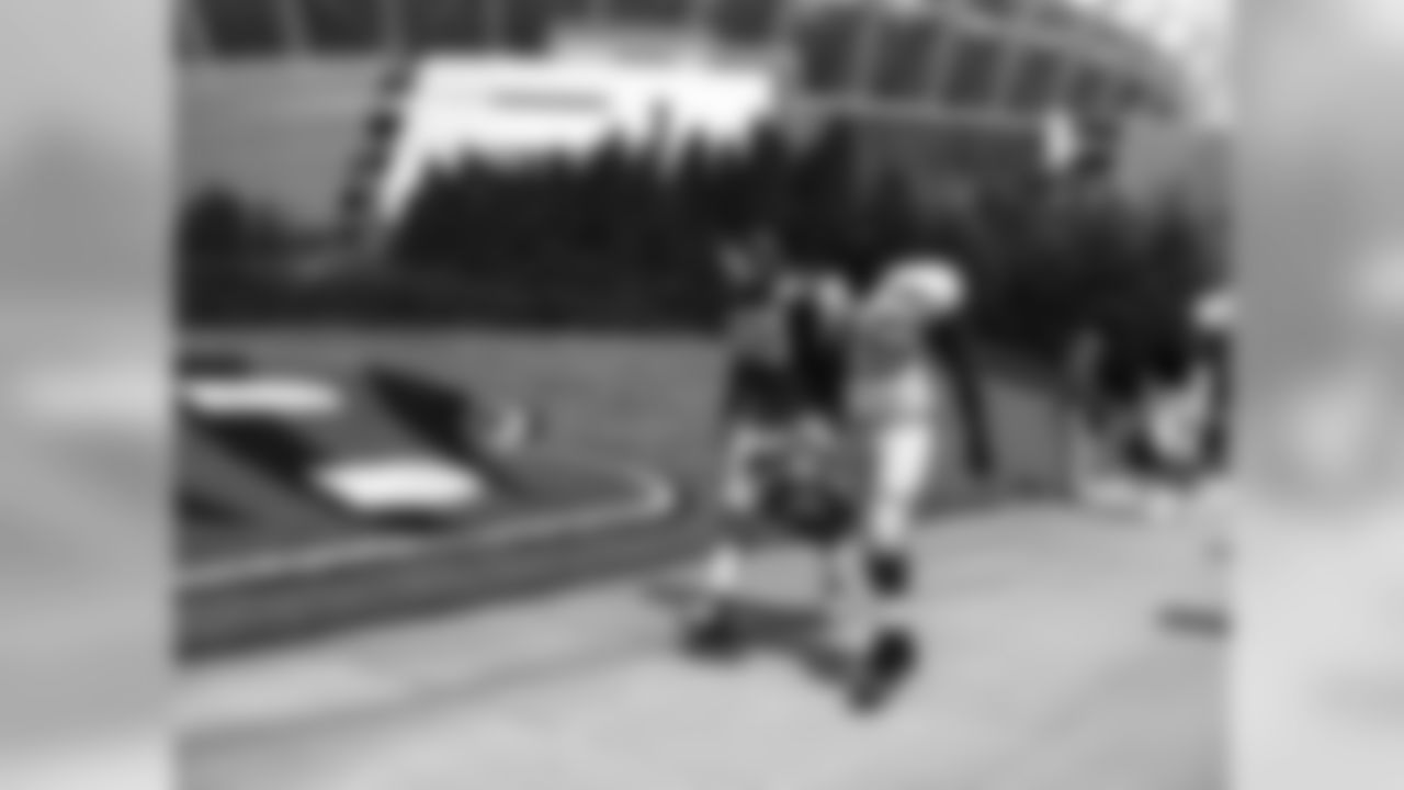 LB Devon Kennard and RB Orleans Darkwa