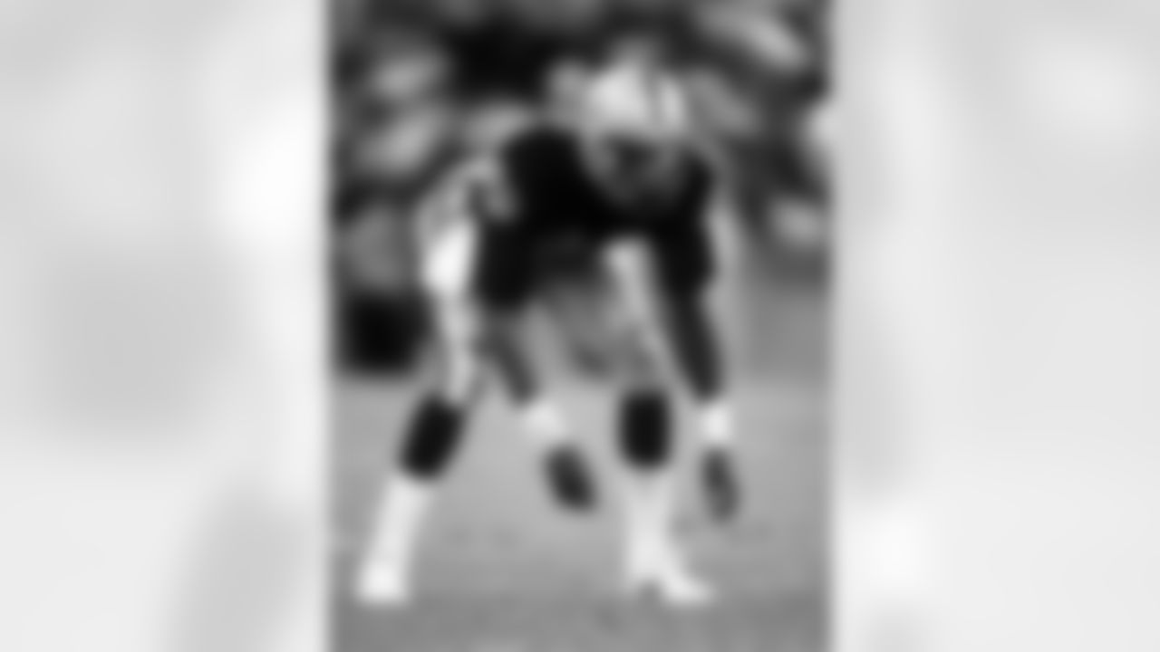 1976: No. 5 DB Mike Haynes (HOF)