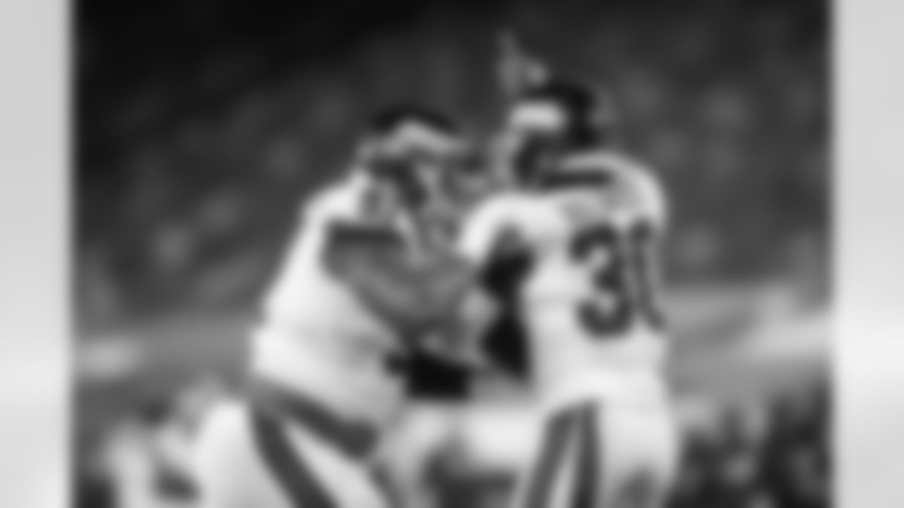 Dexter Lawrence (97), Darnay Holmes (30)