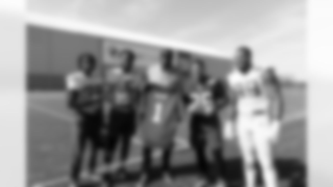 Justin Layne (35), Kayvon Thibodeaux (5), Saquon Barkley (26), Leonard Williams (99)