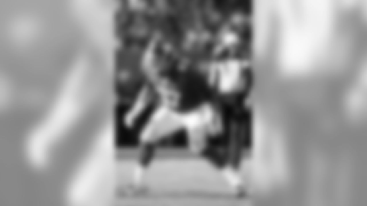 LG JUSTIN PUGHPugh returned from a five-game absence due to a knee injury and helped pave the way for an efficient performance by the offense, which rushed for 114 yards, won the time of possession, and went 2-for-2 in the red zone.