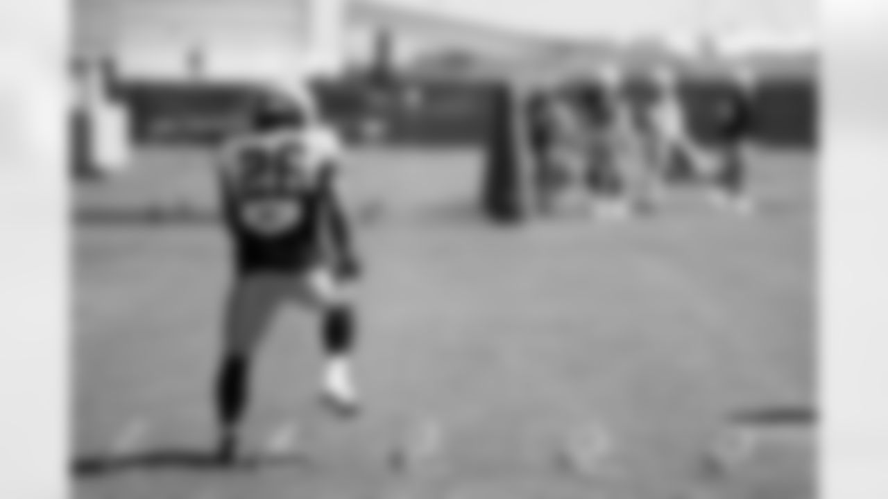 RB Saquon Barkley (26)
