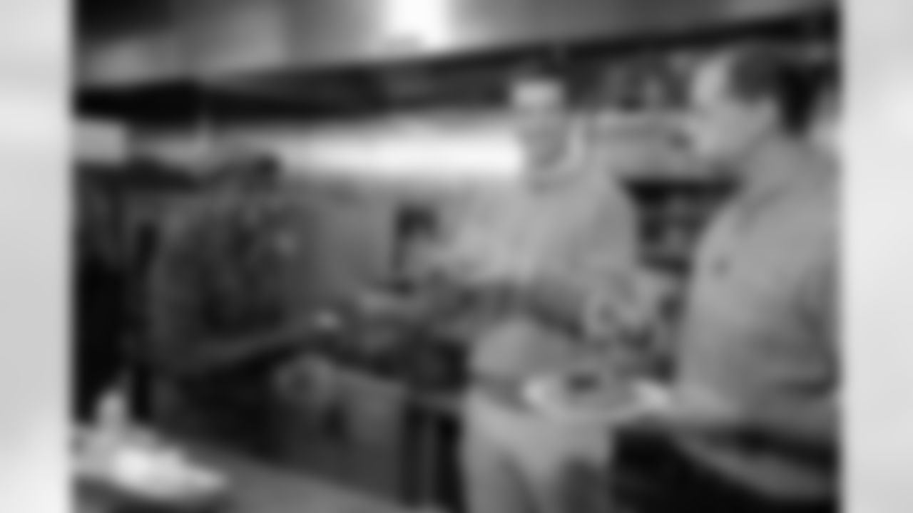 Eli Manning show with Marcus Samuelsson