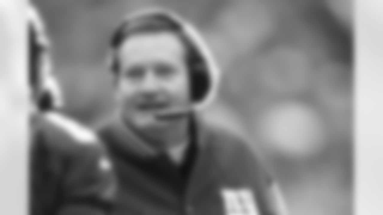 New York Giants head coach Jim Fassel is seen during an NFL playoff game against the Minnesota Vikings Jan. 14, 2001, in East Rutherford, N.J. The Giants defeated the Vikings 41-0. (Allen Kee via AP)