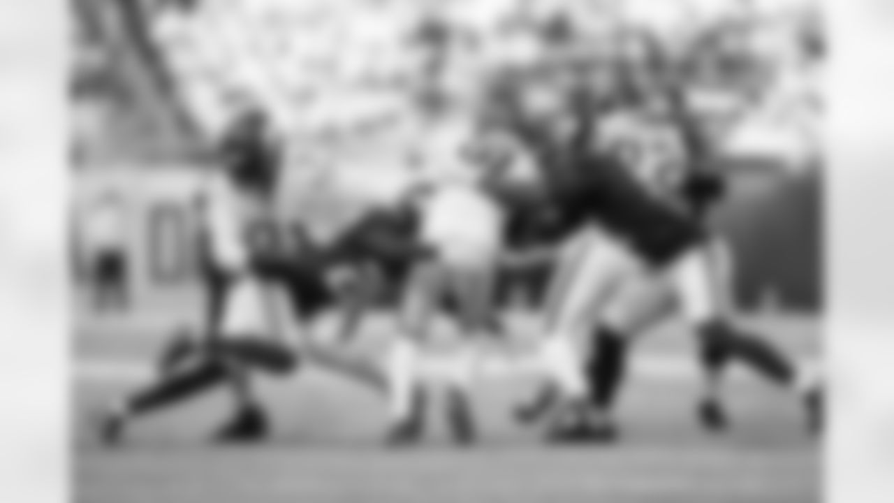 Cor'Dale Flott (28), Azeez Ojulari (51)