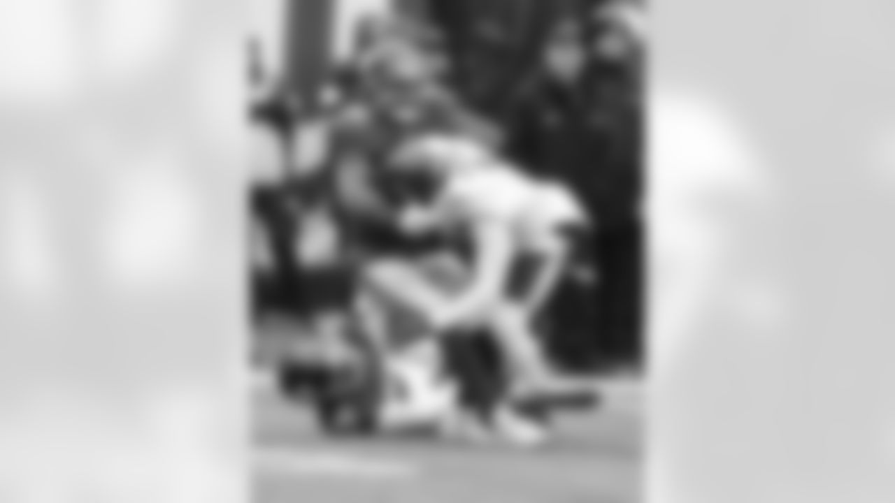 New York Giants cornerback Julian Love (20) makes a tackle during a week 18 football game against the Washington Football Team on Sunday January 9th, 2021 in East Rutherford, New Jersey