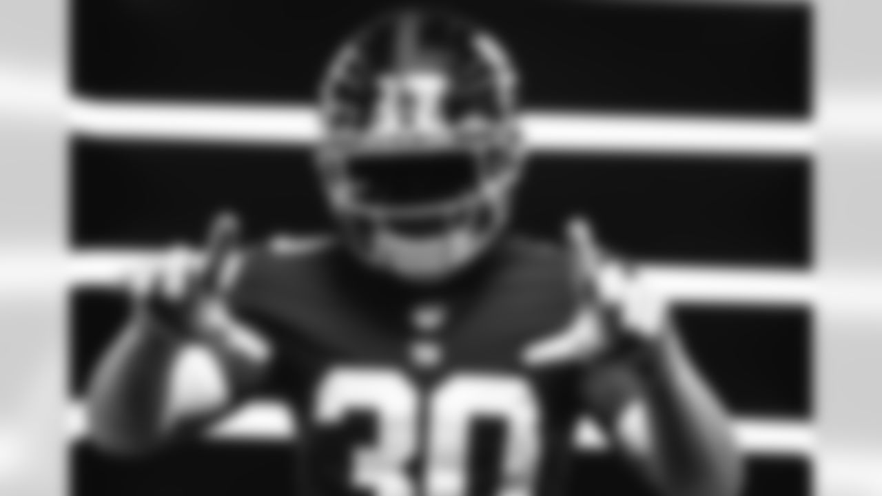 CB Darnay Holmes (30)