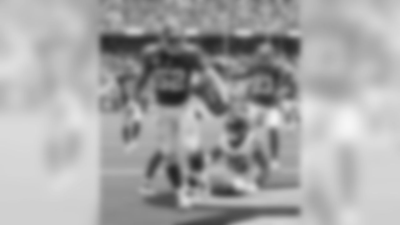 LB Alec Ogletree
Alec Ogletree had five tackles (two solo) and intercepted Deshaun Watson in the end zone.