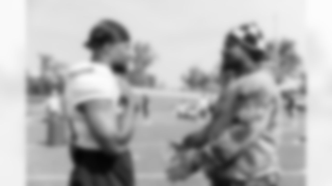 RB Saquon Barkley (26), marshawn lynch