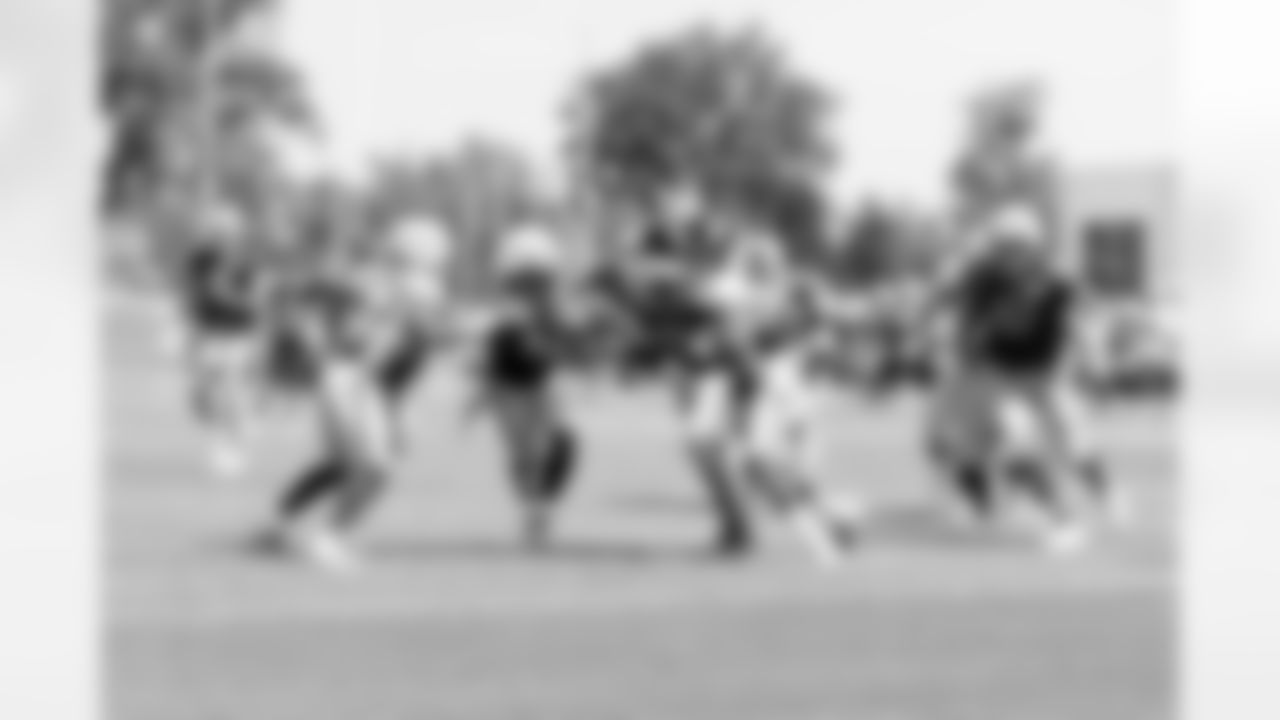 OLB Oshane Ximines (53)