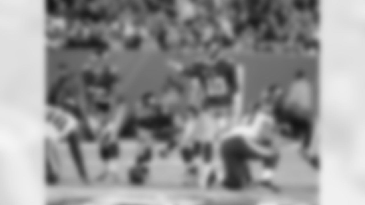 OFFENSIVE LINE - GRADE: C+I thought they did a pretty good job for the most part in protecting Eli Manning. They held Jared Allen in check for most of the night. He did have the one sack, but to average two yards per carry on the ground, they've got to do better than that.