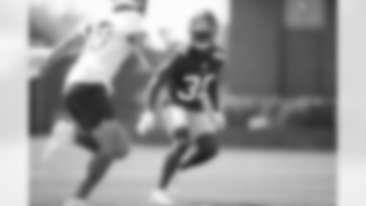 DB Deonte Banks (36)