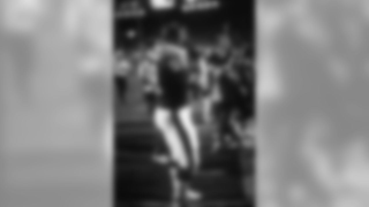 LB Steve DeOssie