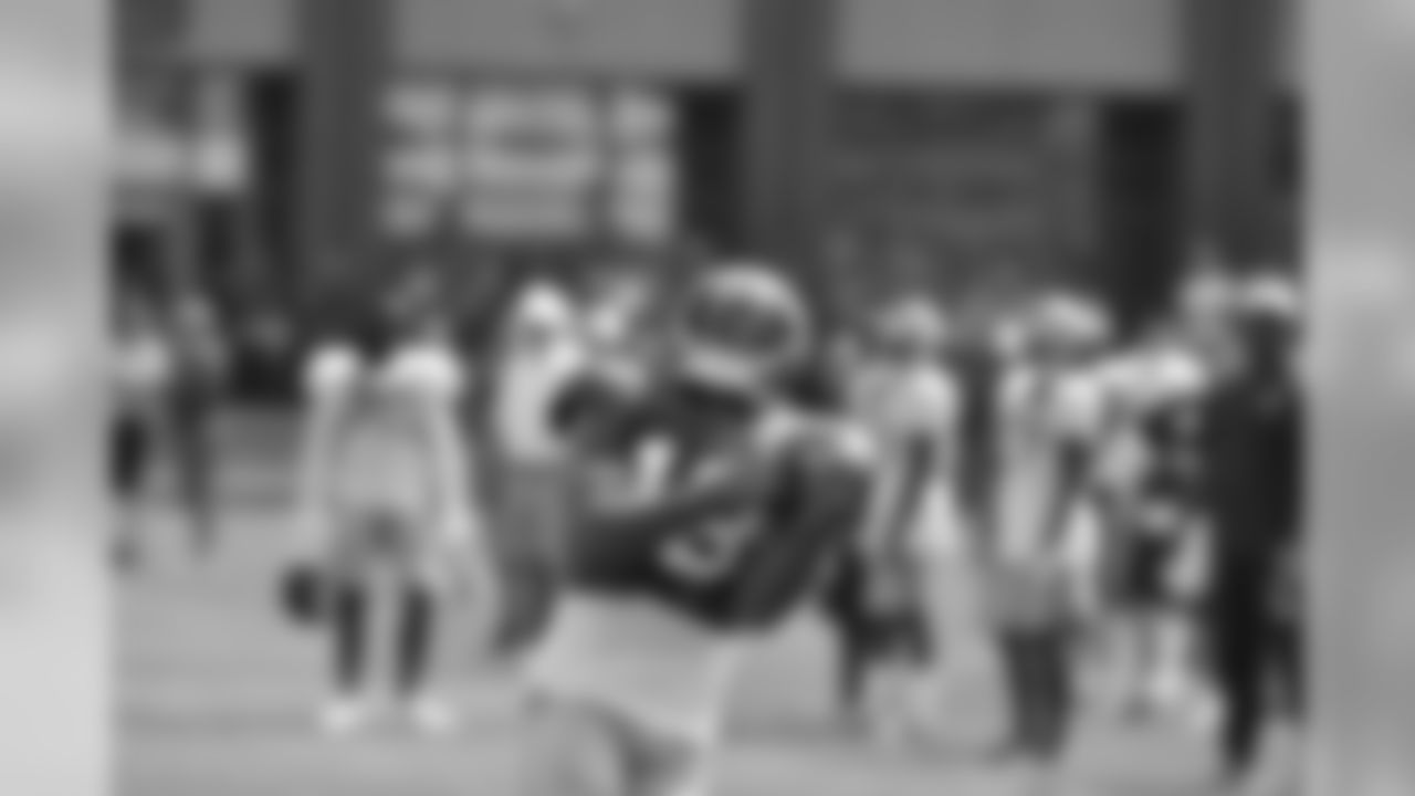 WR Roger Lewis