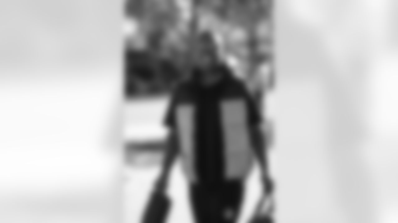 Darnay Holmes (30)