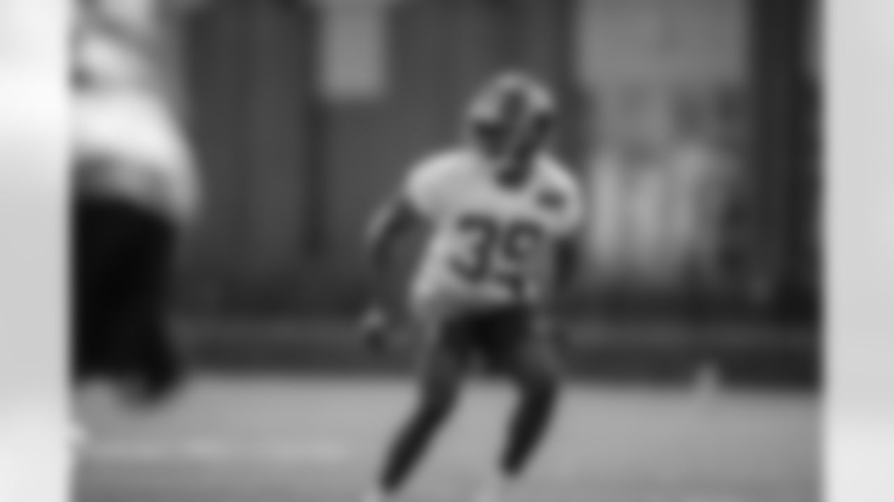 DB Joshua Kalu (39)