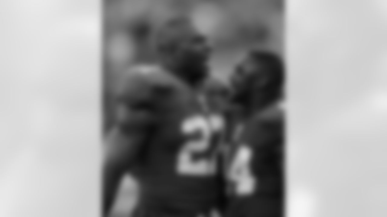 New York Giants running backs Brandon Jacobs (27) and teammate Ahmad Bradshaw (44) react before an NFL football game against the San Diego Chargers, Sunday, Nov. 8, 2009 in East Rutherford, N.J. (AP Photo/Bill Kostroun)