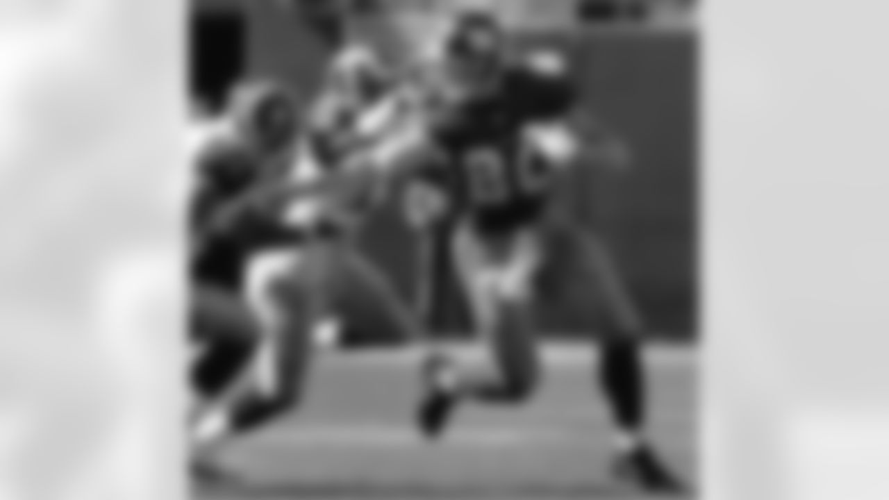 The New York Giants' Jeremy Shockey, right, holds on to the ball as his facemask is pulled back by the St. Louis Rams' Michael Hawthorne, second from left, in the second quarter at Giants Stadium in East Rutherford, N.J., Sunday, Oct. 2, 2005. At left is the Rams' Pisa Tinoisamoa. Hawthorne received a penalty on the play. (AP Photo/Gregory Bull)