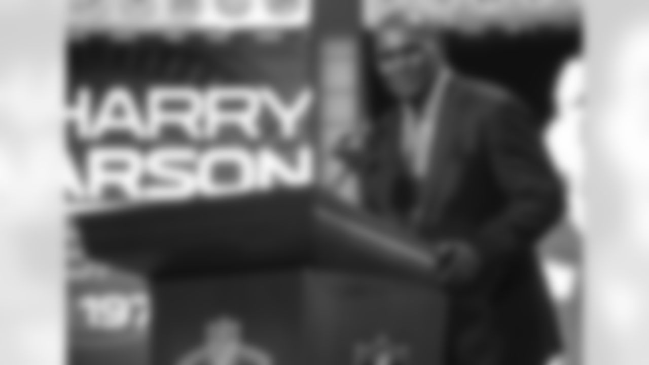 Former New York Giants linebacker Harry Carson announces the Giants second round pick of the 2014 NFL Draft, Friday, May 9, 2014, in New York. (AP Photo/Jason DeCrow)