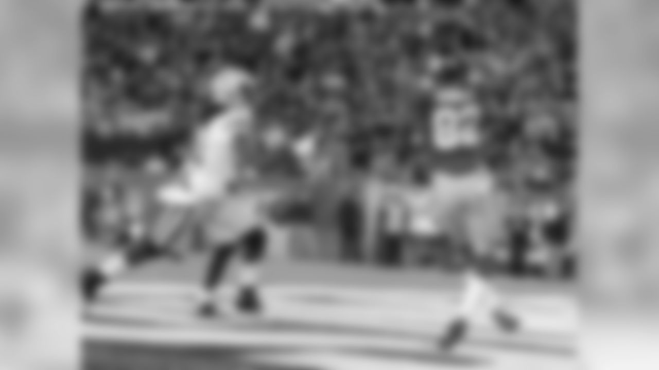 New York Giants wide receiver Rueben Randle (82) catches a pass for a touchdown in front of Green Bay Packers' Davon House (31) during the first half of an NFL football game