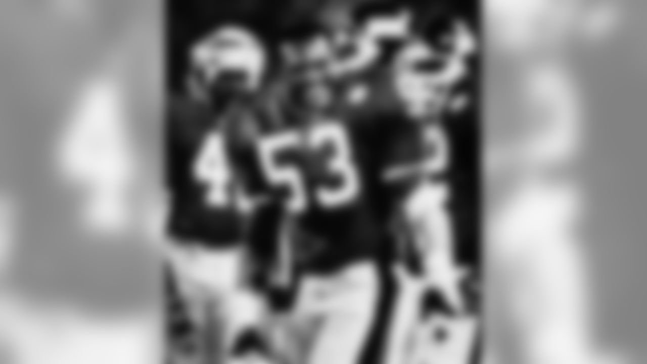 New York Giants Harry Carson smiles after his teammates dumped a cooler of Gatorade over his head near the end of Sunday?s 35-3 Giants win over the Philadelphia Eagles at Giants Stadium in East Rutherford, N.J., Oct. 12, 1986. Carson scored a touchdown on a pass reception on a fake field goal play. (AP Photo/Bill Kostroun)