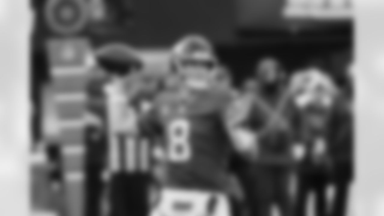 New York Giants quarterback Daniel Jones (8)