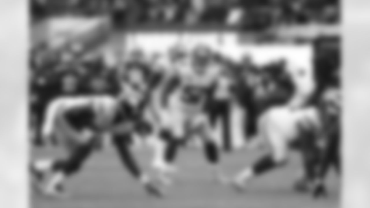 New York Giants outside linebacker Jonathan Casillas (52) lines up prior to the snap during an NFL football game against the Los Angeles Rams on Sunday, Oct. 23, 2016, in London. New York won 17-10. (Aaron M. Sprecher via AP)