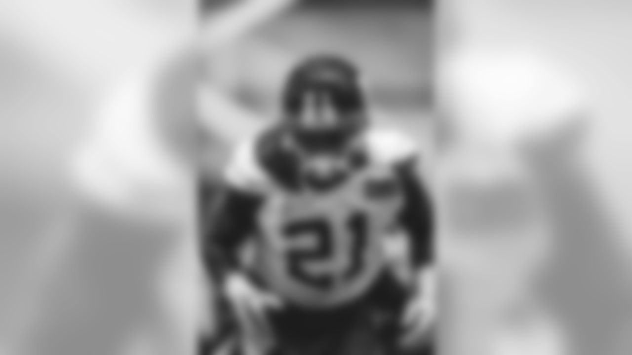 E_18_1115_GiantsPractice005