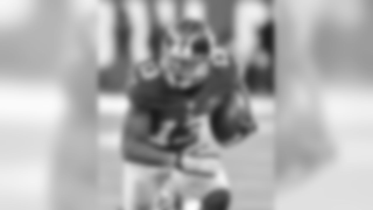 WR Odell Beckham Jr.Entering Week 17, Beckham has 1,120 receiving yards and 11 touchdown receptions. Only four other rookies in NFL history attained those totals in both categories: Billy Howton (1952), Harlon Hill (1954), Bill Groman (1960), and the only one in the past half-century, Randy Moss (1998).