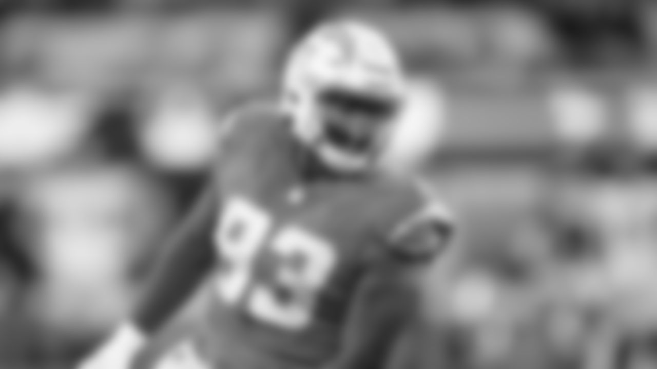 DL Justin Jones