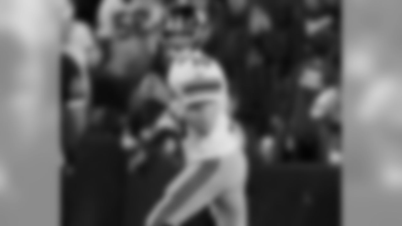 QB Eli Manning finds WR Mario Manningham for a 92-yard touchdown pass.