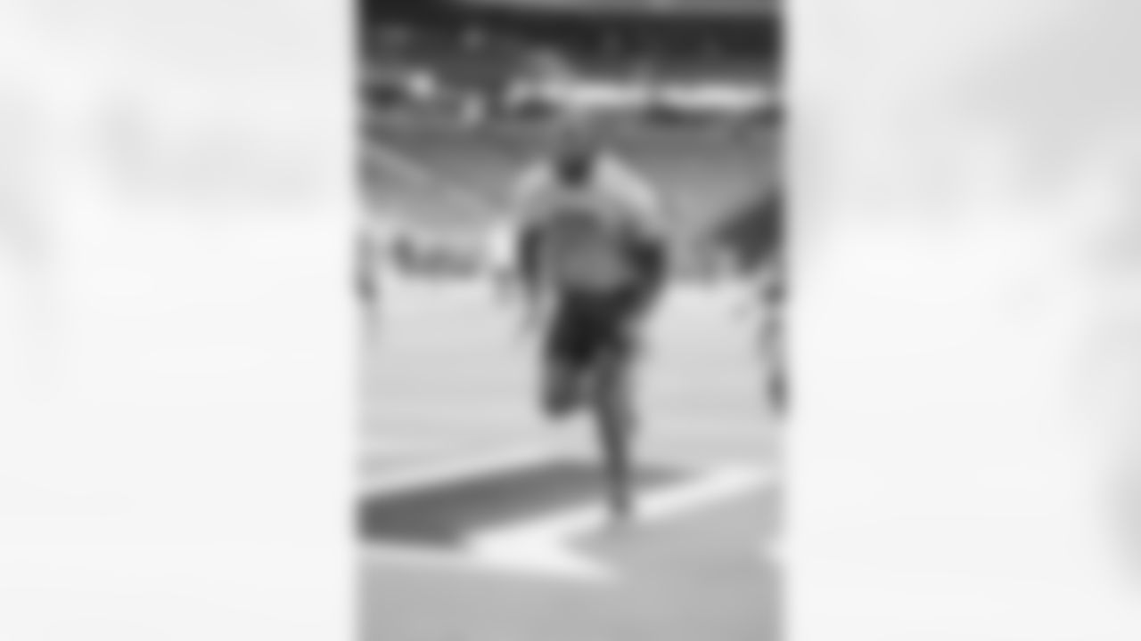 OLB Kayvon Thibodeaux