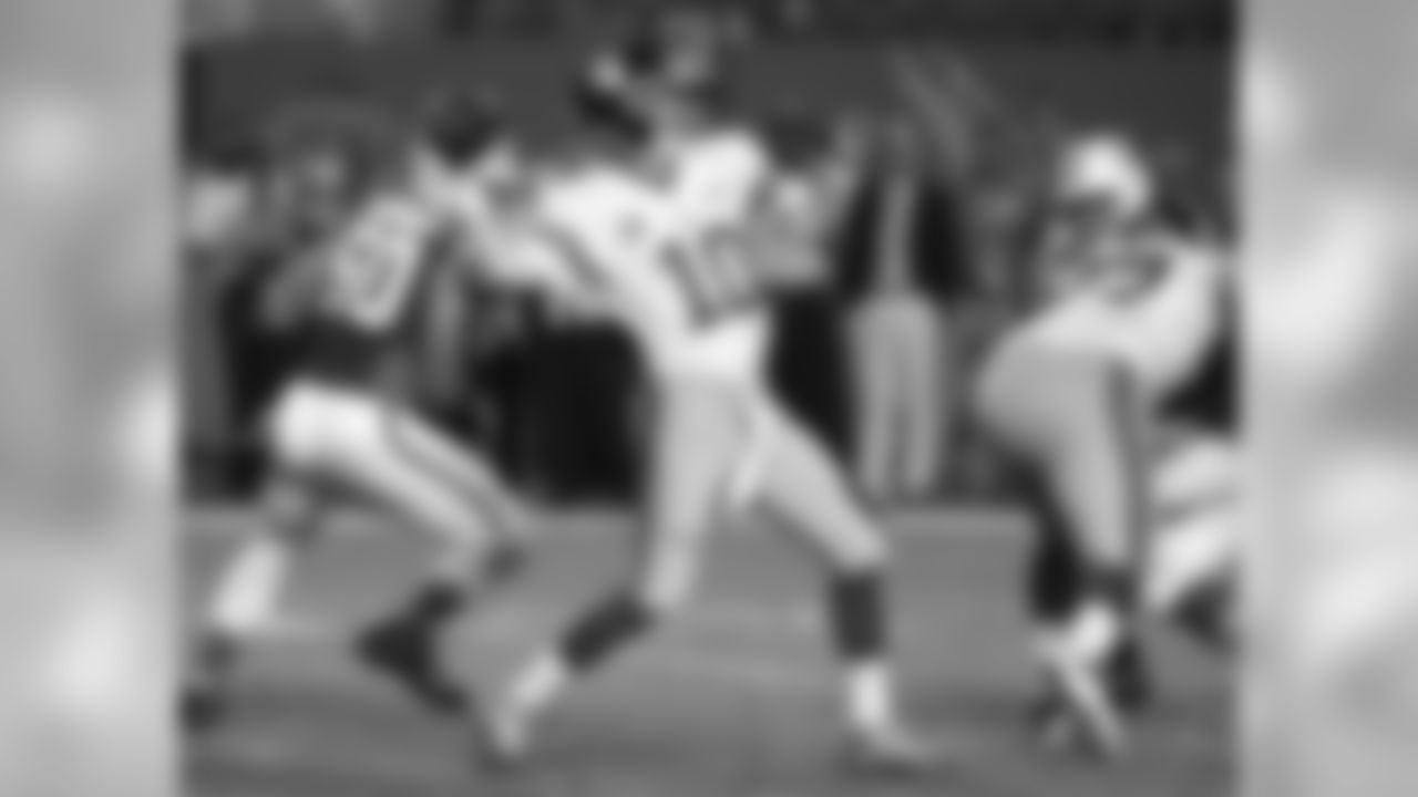 QB Eli ManningThe franchise quarterback opened up the primetime game by completing his first eight passes en route to turning in a near-perfect passer rating of 151.5. Manning had only four incompletions on 31 passing attempts and threw for 337 yards and four touchdowns.