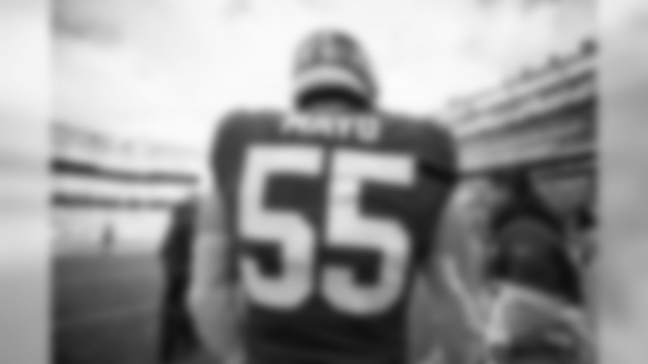 New York Giants LB David Mayo (55) during a week 15 game against the Miami Dolphins at MetLife Stadium in East Rutherford, NJ