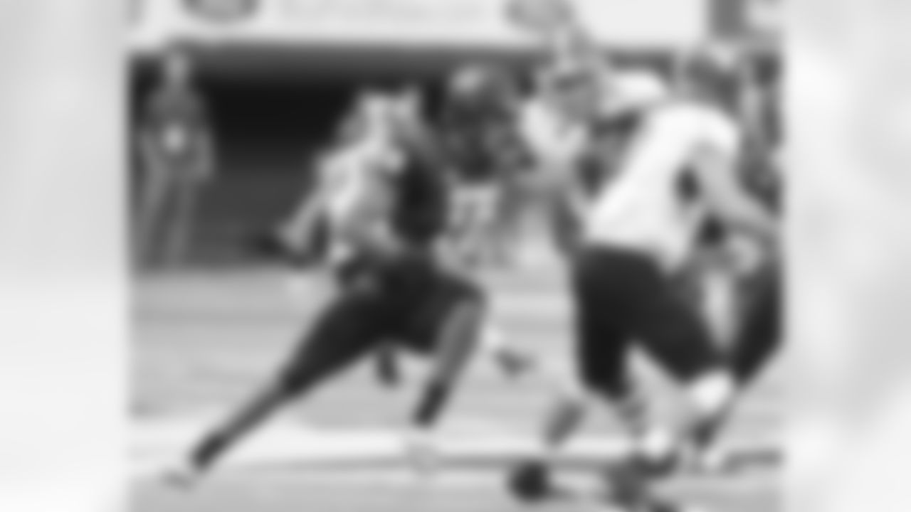 LB Elerson Smith
