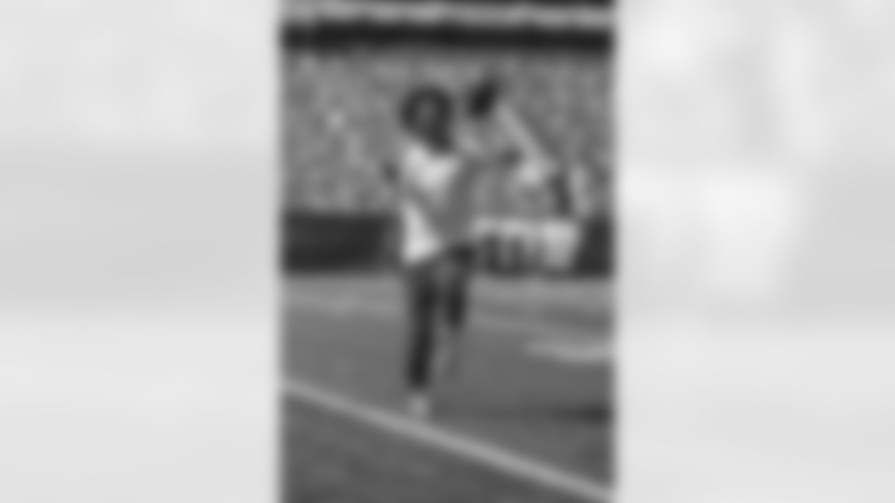 CB Darnay Holmes