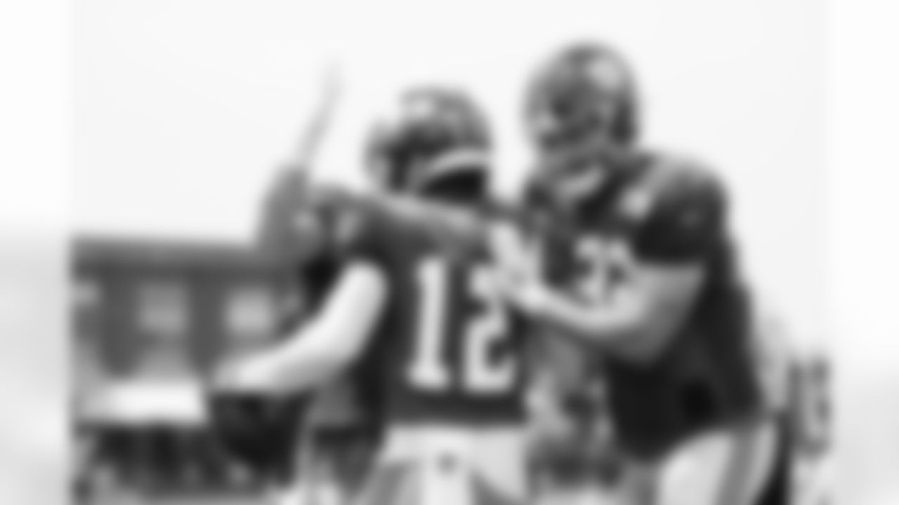 John Ross (12), Kaden Smith (82)
