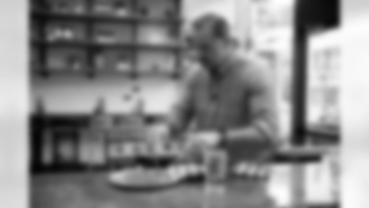 Eli Manning show with Marcus Samuelsson