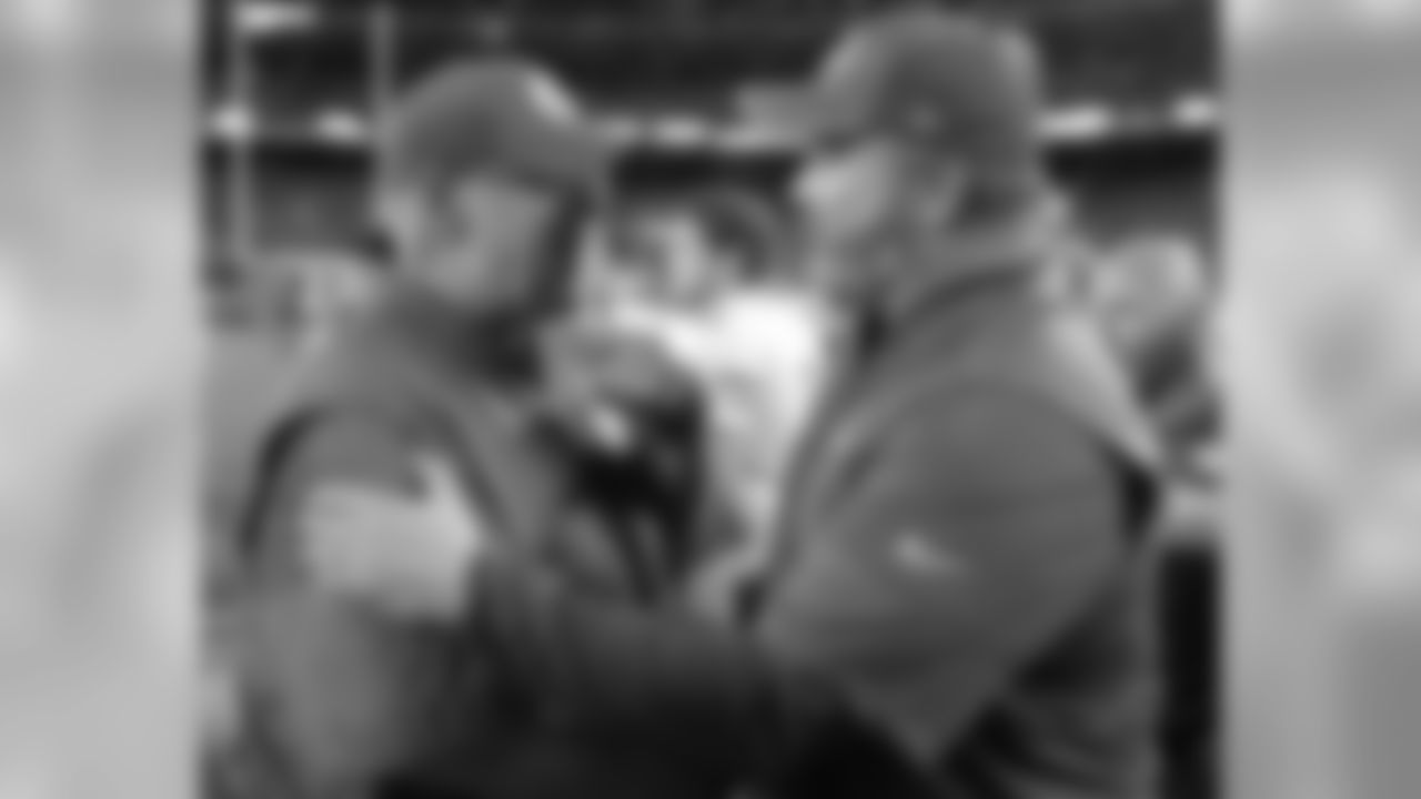 Kansas City Chiefs coach Andy Reid, left, and Green Bay Packers coach Mike McCarthy meet following an NFL preseason football game in Kansas City, Mo., Thursday, Sept. 1, 2016. The Chiefs won 17-7. (AP Photo/Charlie Riedel)