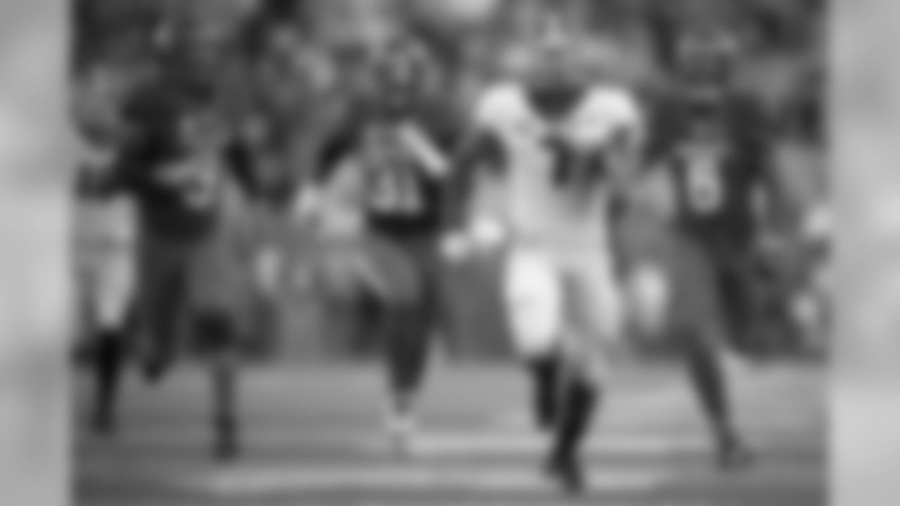 FILE - In this Saturday, Nov. 3, 2018, file photo, Georgia running back D'Andre Swift (7) runs for a touchdown during the second half an NCAA college football game against Kentucky in Lexington, Ky. The Bulldogs have produced dynamic running backs over the years, from Herschel Walker to Todd Gurley. The trend continues this season with Holyfield and D'Andre Swift. (AP Photo/Bryan Woolston, File)