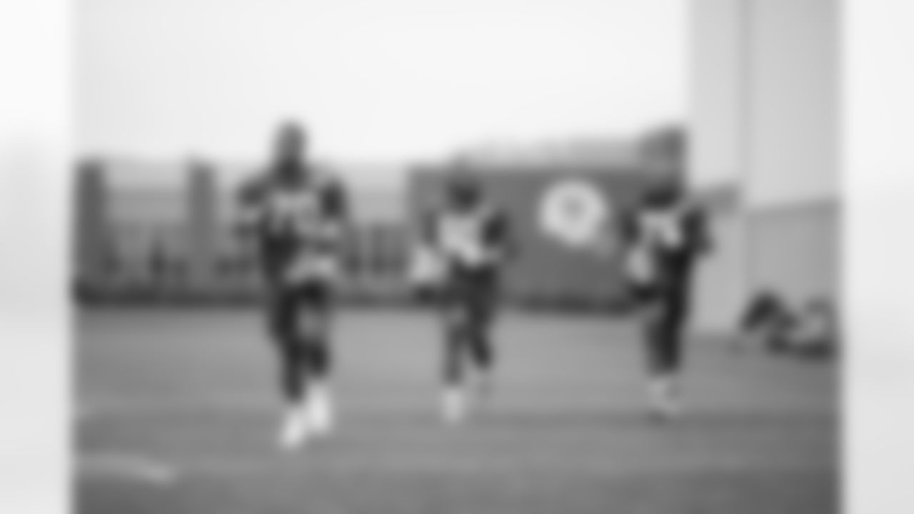 OL Evan Neal (70)