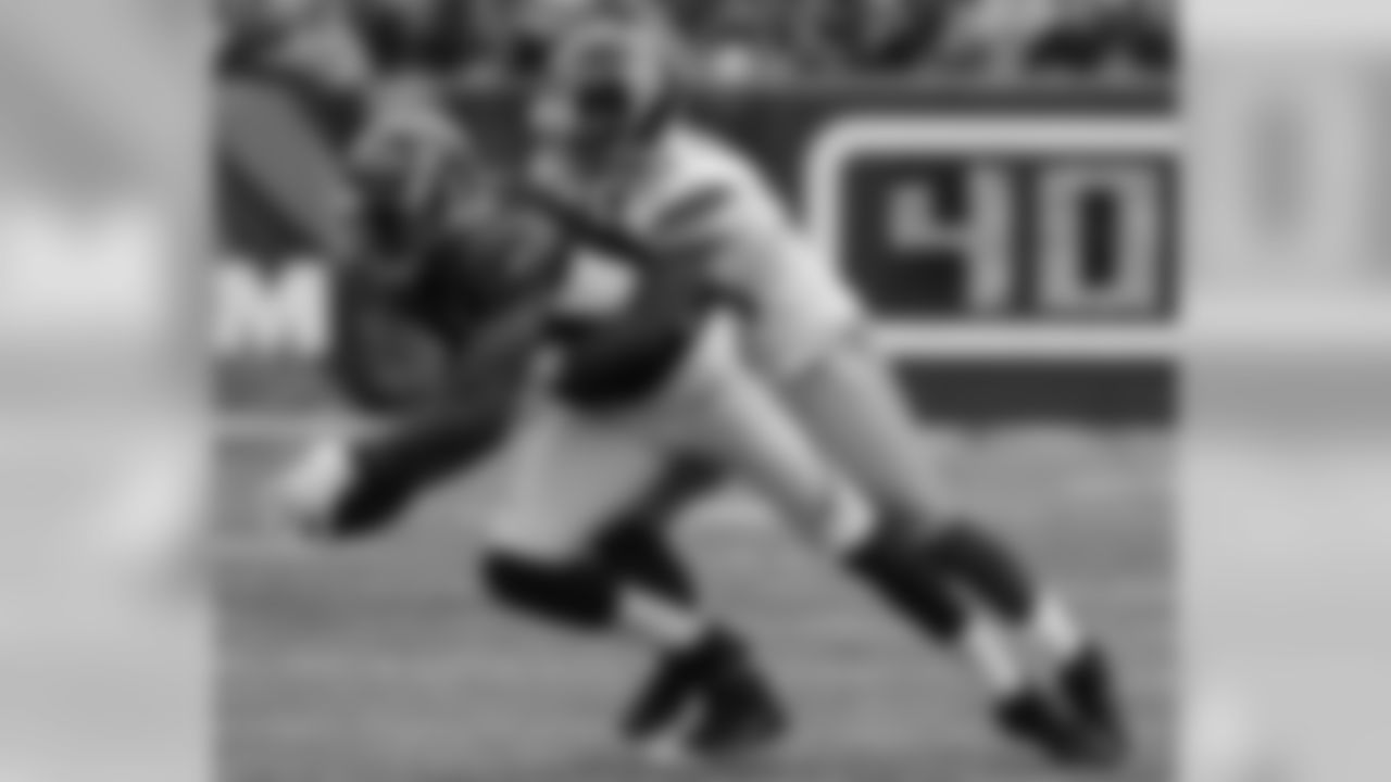 Giants cornerback Prince Amukamara (20) makes a tackle