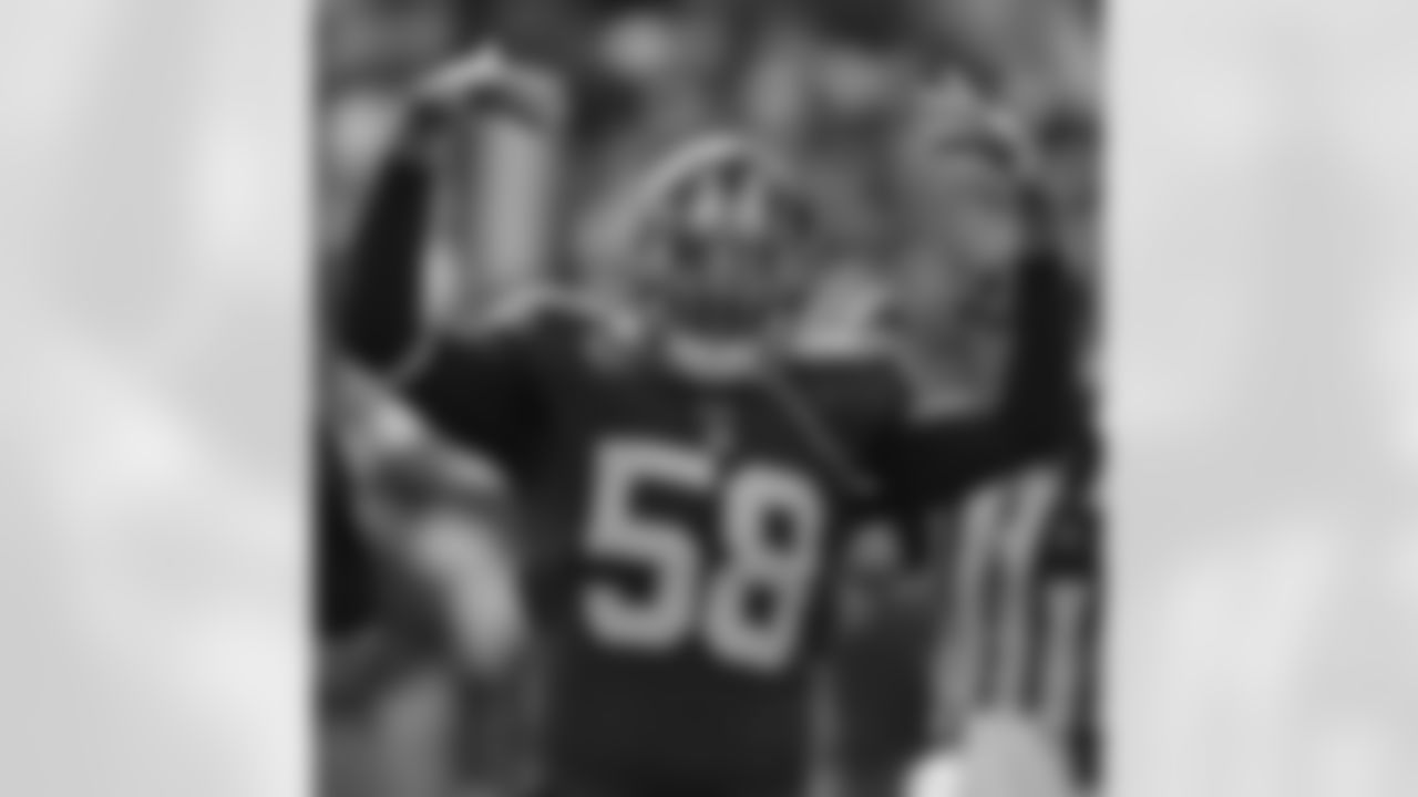 2005: LB ANTONIO PIERCE