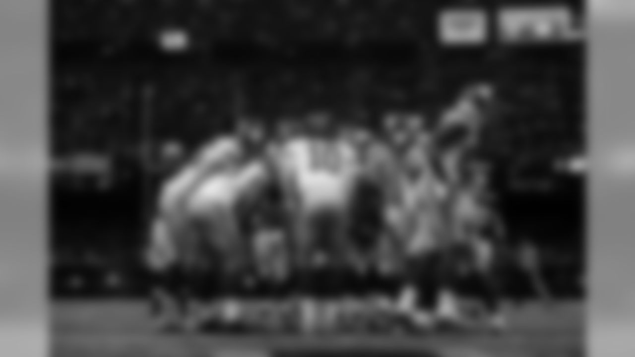 New York Giants quarterback Eli Manning (10) calls a play in the huddle in the second half of an NFL football game against the New Orleans Saints in New Orleans, Sunday, Nov. 1, 2015. (AP Photo/Jonathan Bachman)