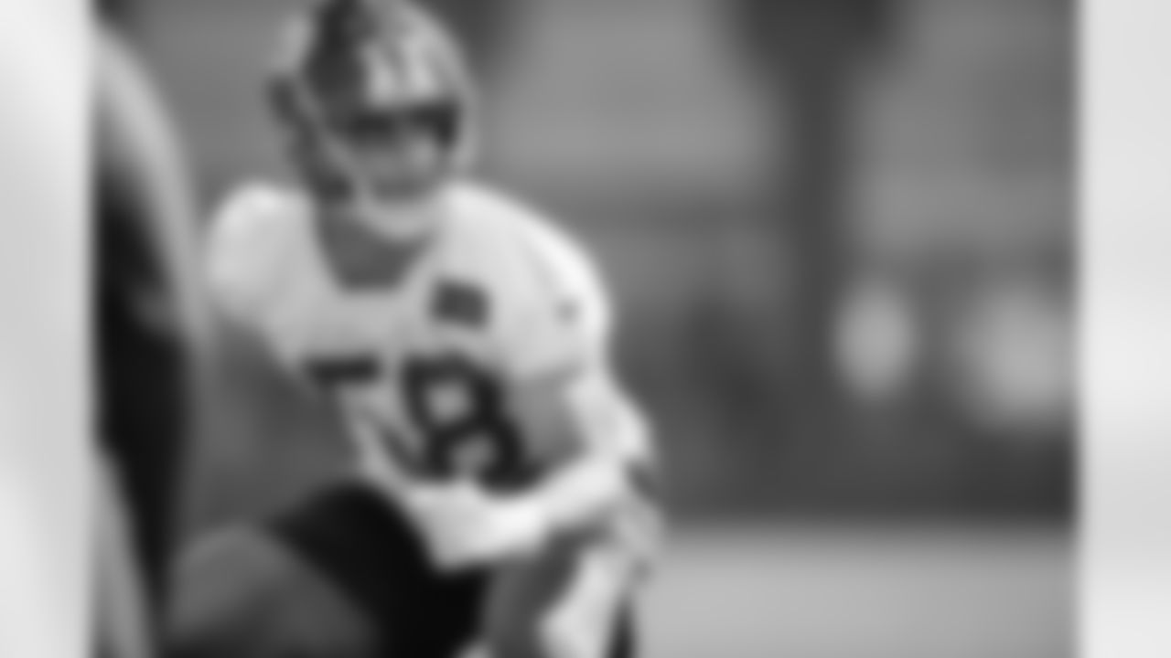 LB Elerson Smith (58)